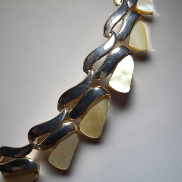 Vintage Necklace Light Yellow Moonglow Lucite Choker 16" - Picture 5 of 8